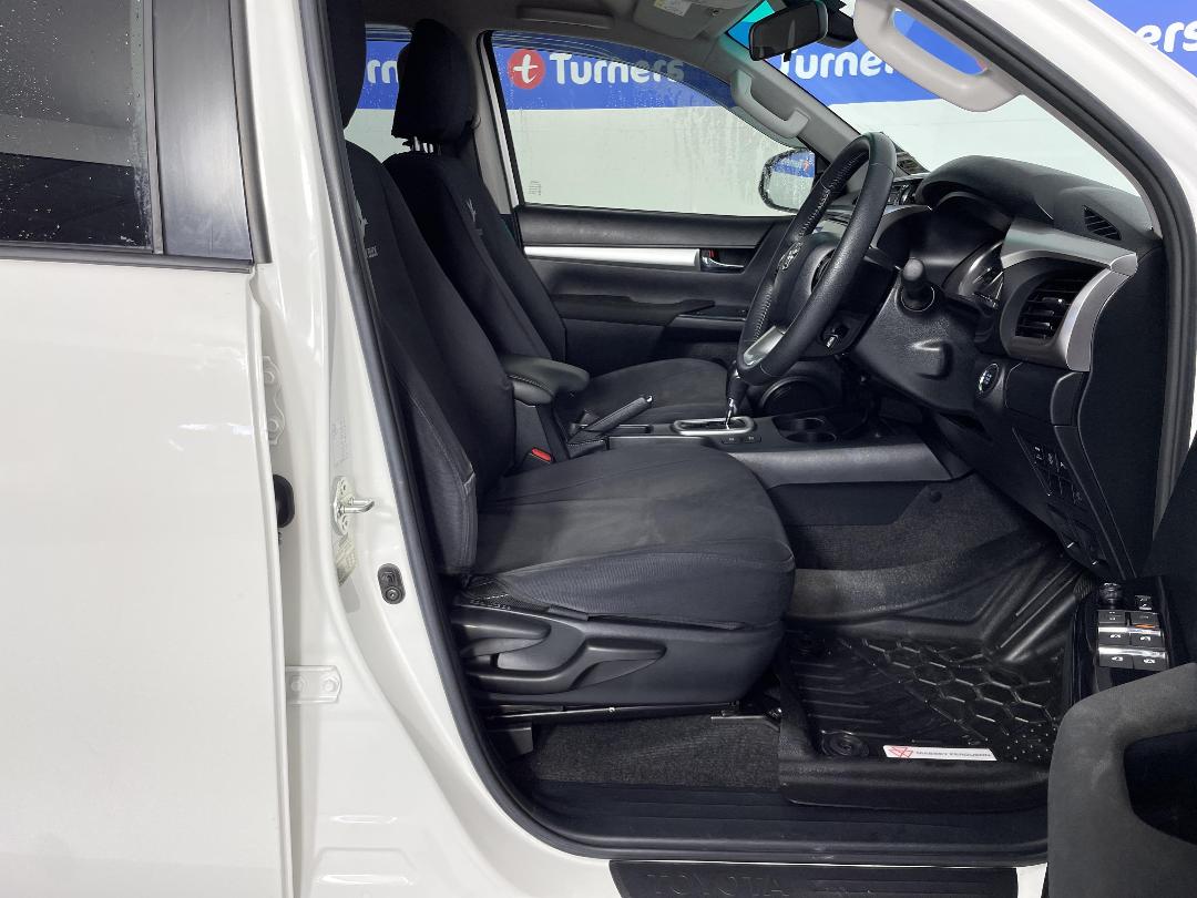 Photo '16' of Toyota Hilux