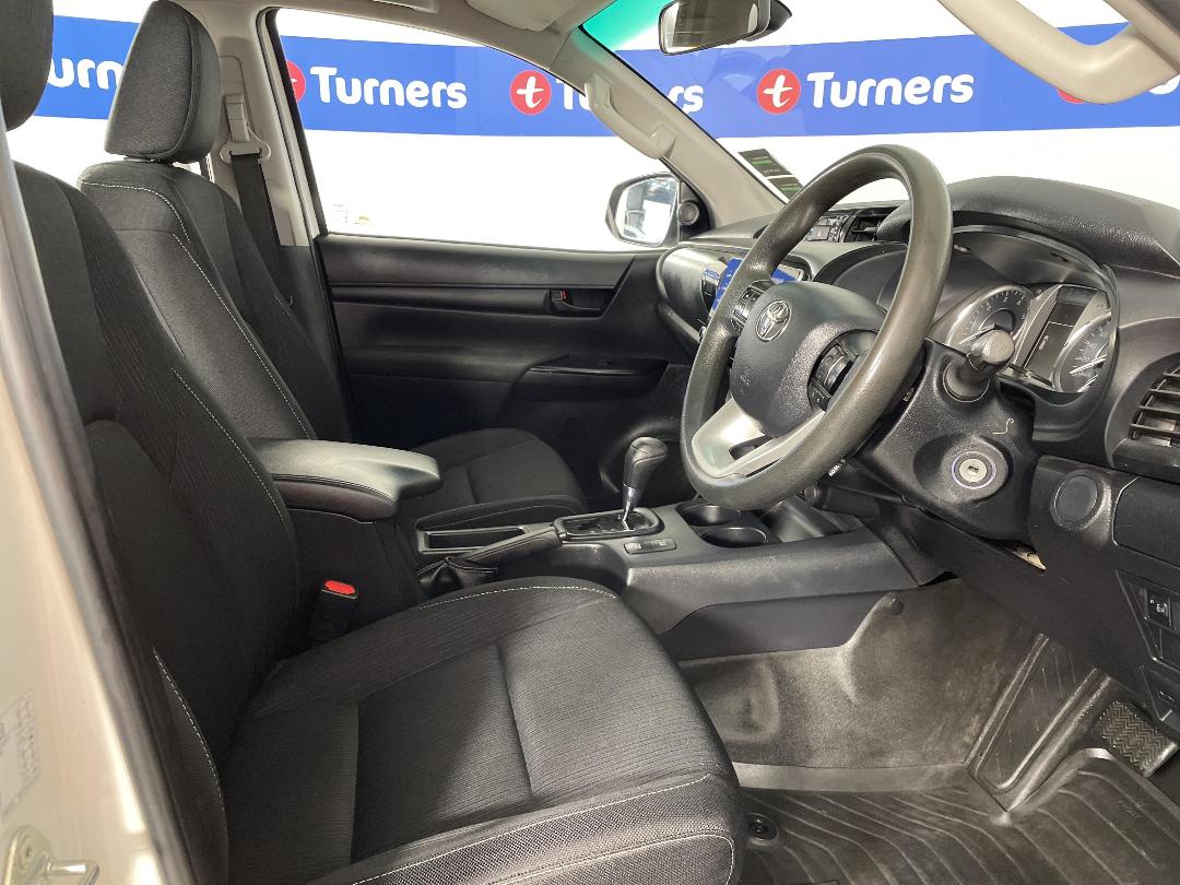 Photo '16' of Toyota Hilux