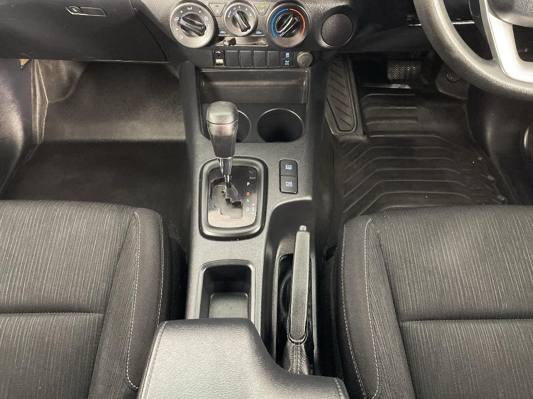 Photo '18' of Toyota Hilux