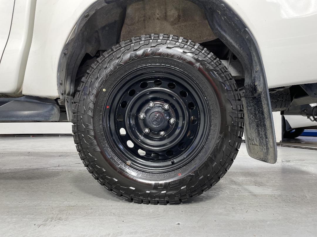 Photo '11' of Toyota Hilux