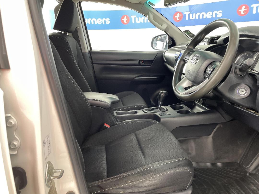 Photo '16' of Toyota Hilux