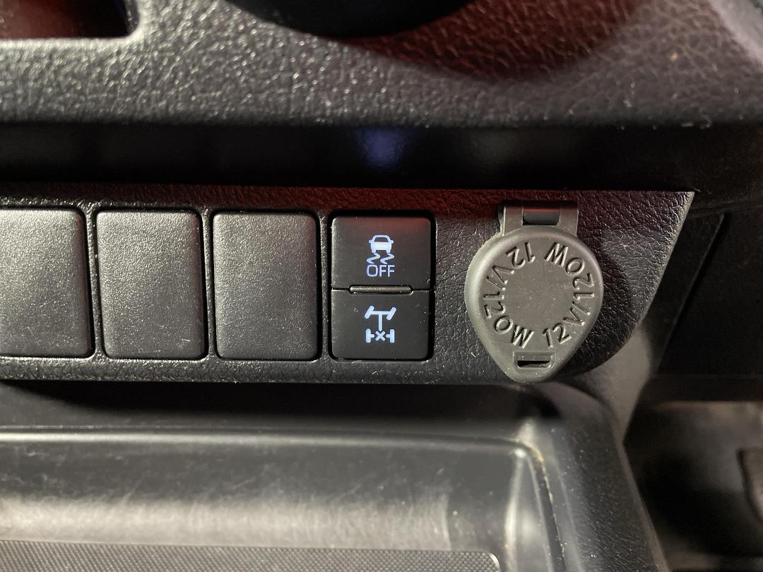 Photo '28' of Toyota Hilux