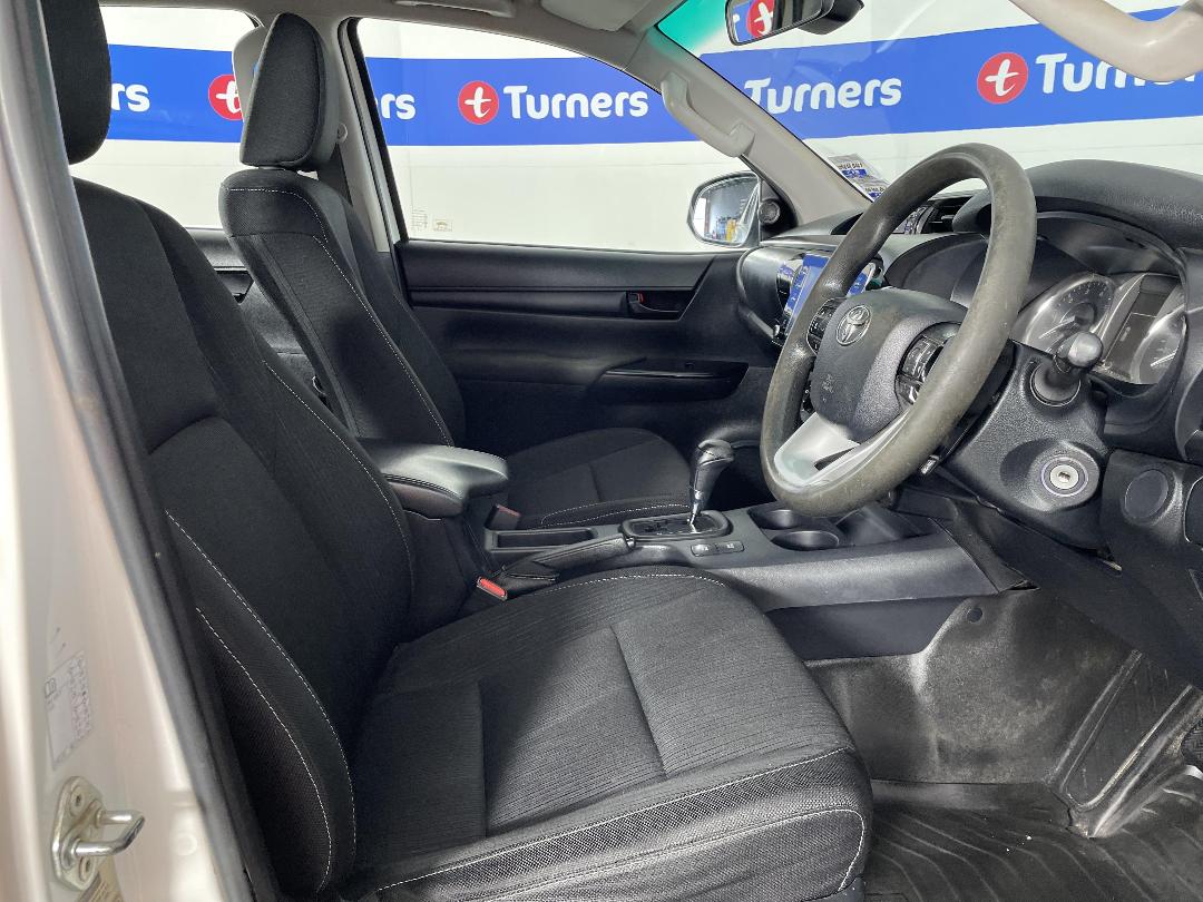 Photo '16' of Toyota Hilux