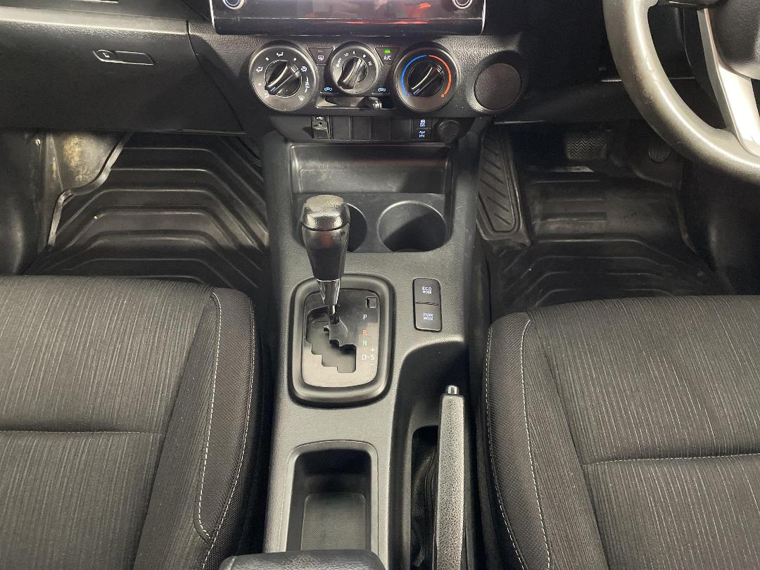 Photo '18' of Toyota Hilux