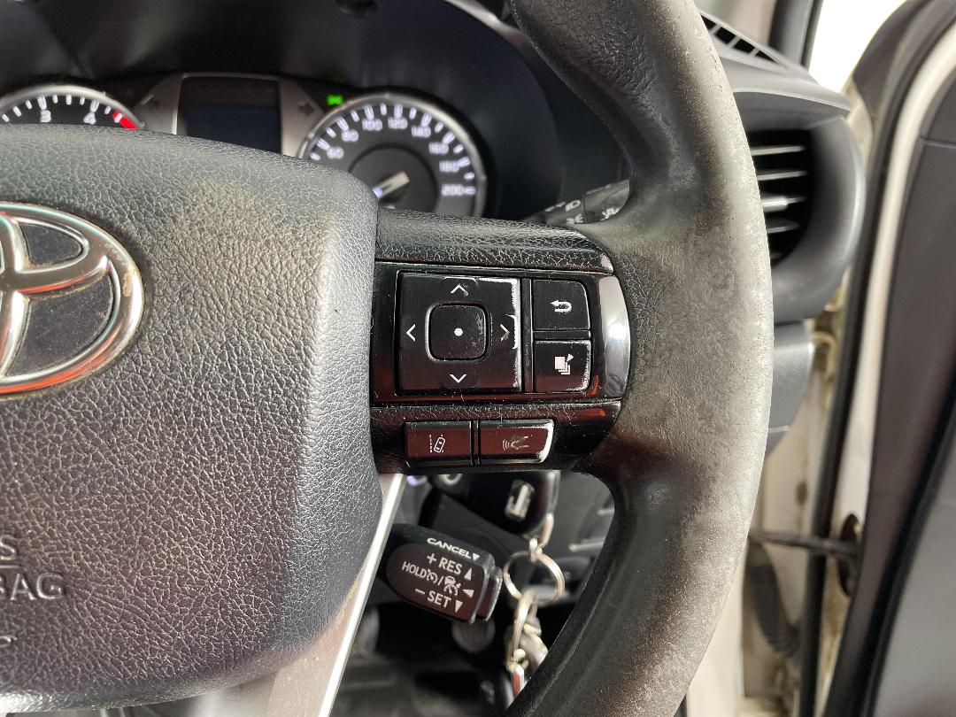 Photo '28' of Toyota Hilux