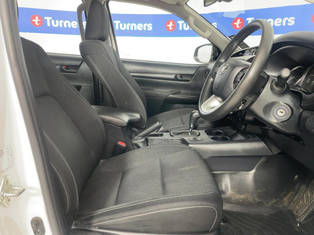 Photo '16' of Toyota Hilux