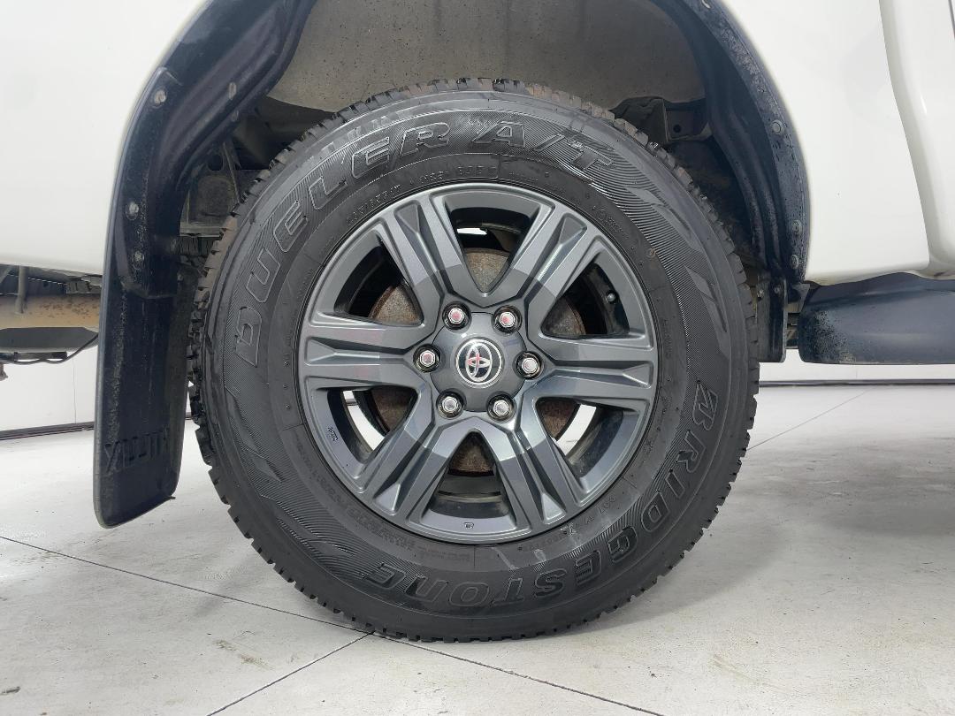 Photo '12' of Toyota Hilux