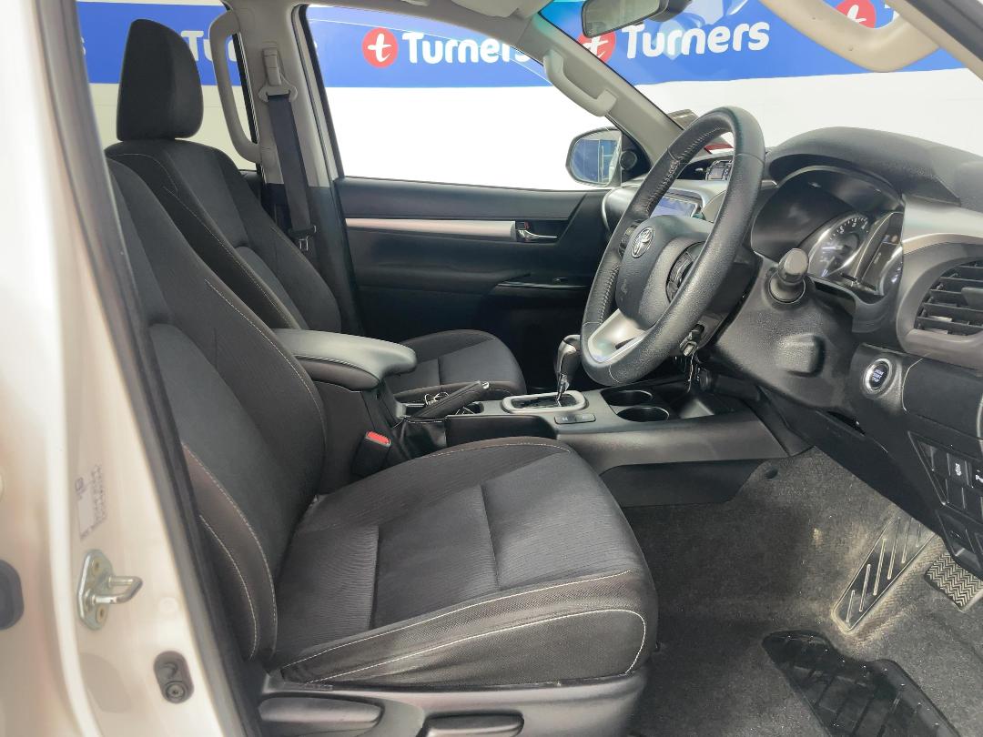 Photo '16' of Toyota Hilux