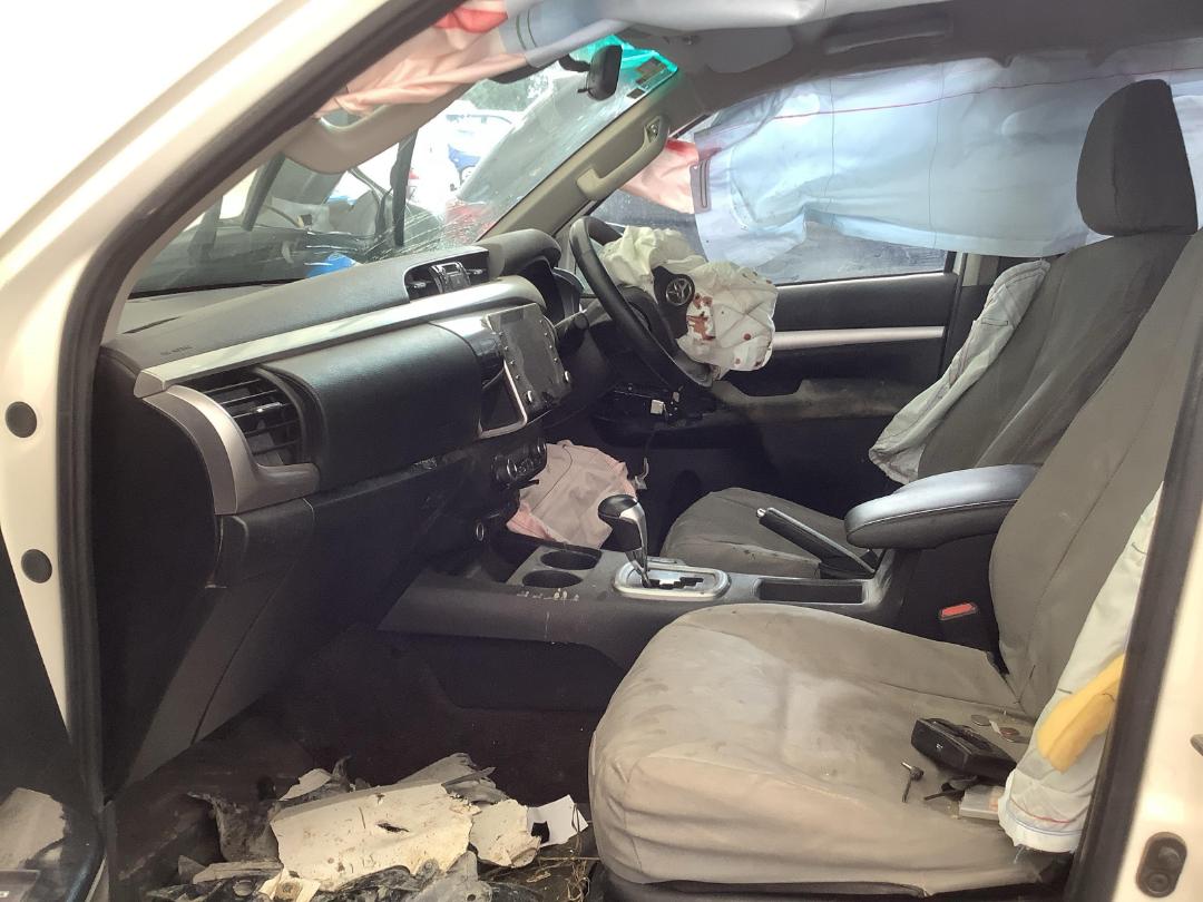 Photo '10' of Toyota Hilux SR5 TD DC