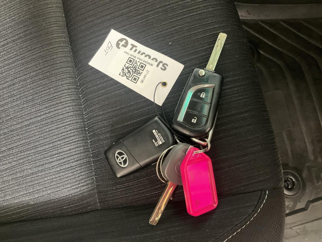 Photo '22' of Toyota Hilux