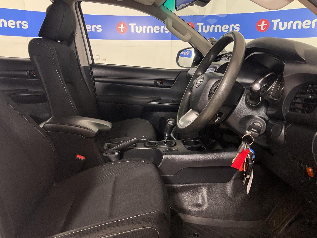 Photo '16' of Toyota Hilux