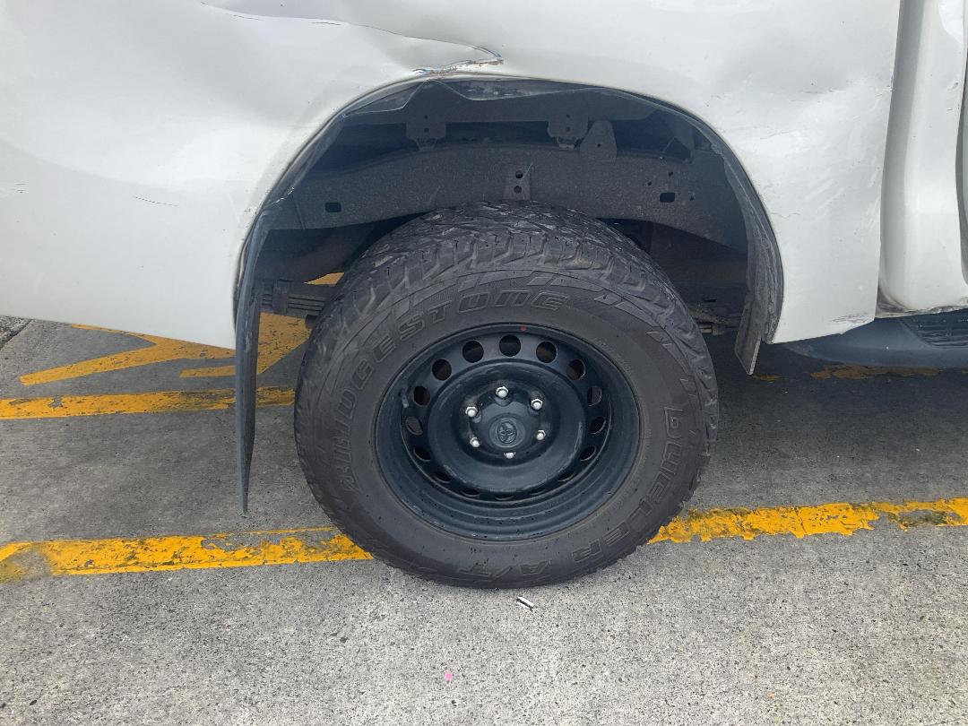 Photo '7' of Toyota Hilux SR TD DC Photo '7' of Toyota Hilux SR TD DC