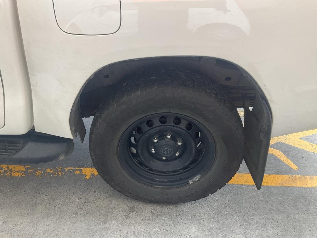 Photo '10' of Toyota Hilux SR TD DC Photo '10' of Toyota Hilux SR TD DC