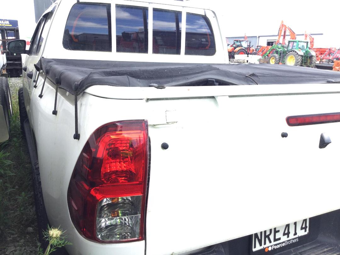 Photo '7' of Toyota Hilux SR TD DC Photo '7' of Toyota Hilux SR TD DC