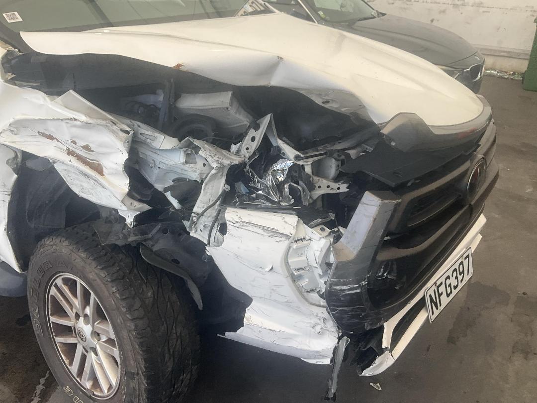 Photo '3' of Toyota Hilux SR TD DC Photo '3' of Toyota Hilux SR TD DC