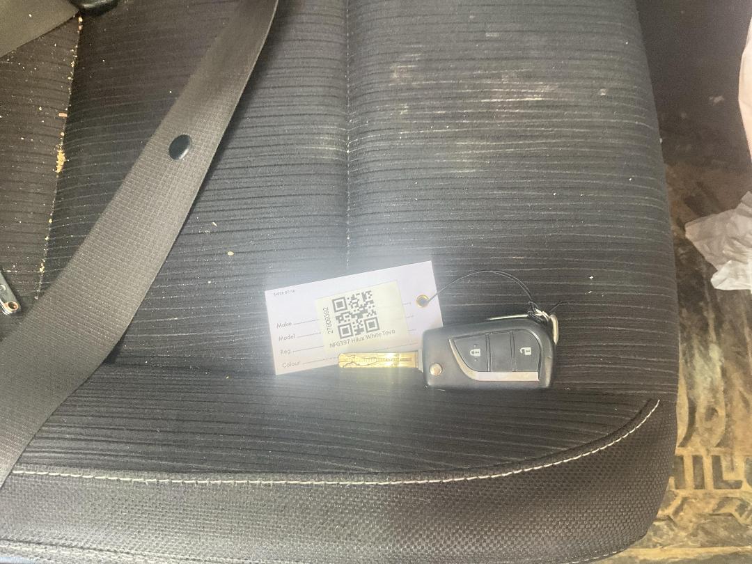 Photo '16' of Toyota Hilux SR TD DC Photo '16' of Toyota Hilux SR TD DC