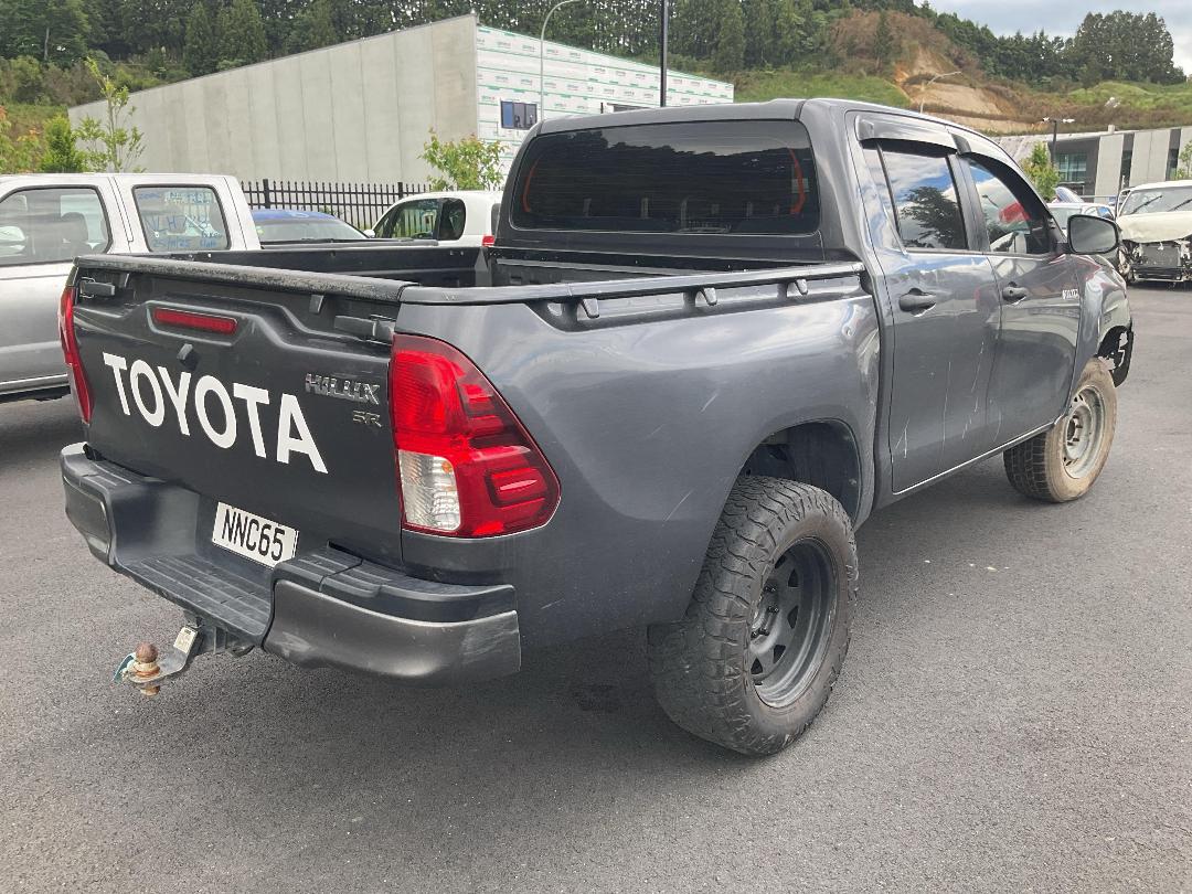 Photo '4' of Toyota Hilux SR TD DC Photo '4' of Toyota Hilux SR TD DC