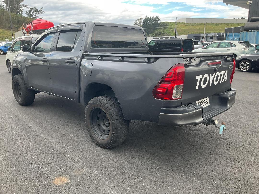 Photo '3' of Toyota Hilux SR TD DC Photo '3' of Toyota Hilux SR TD DC