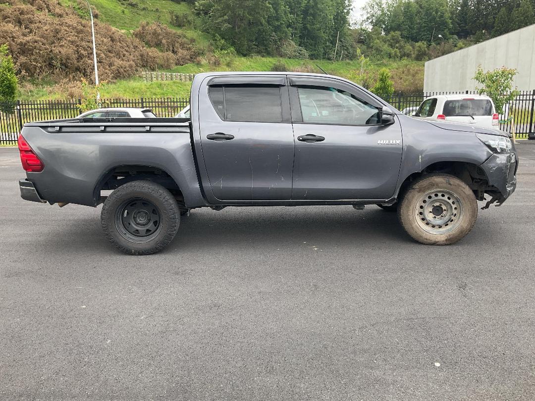 Photo '5' of Toyota Hilux SR TD DC Photo '5' of Toyota Hilux SR TD DC