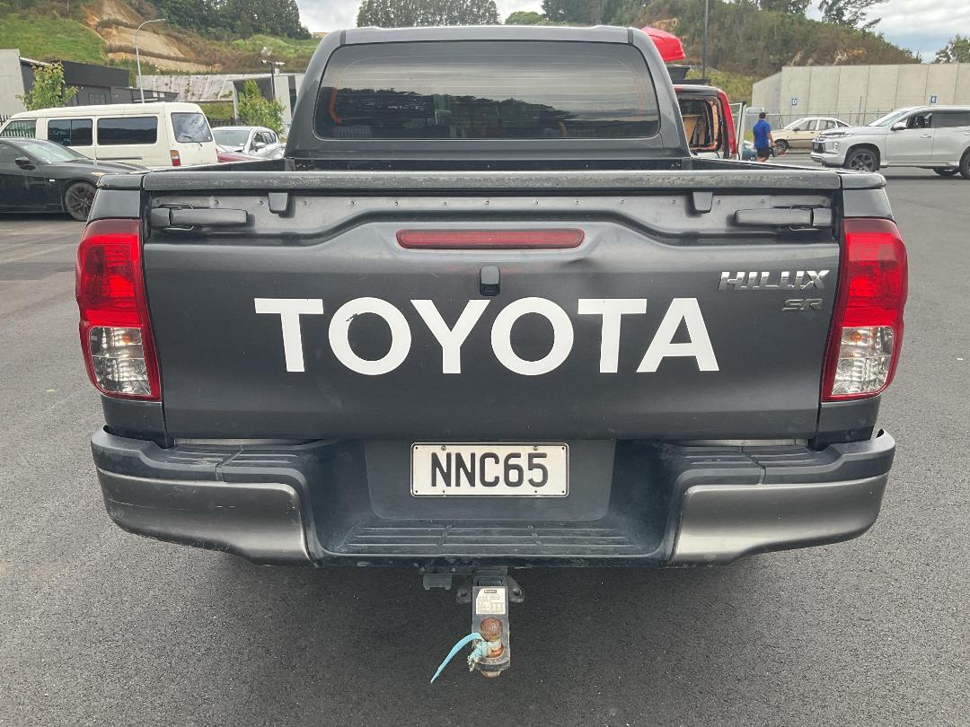 Photo '7' of Toyota Hilux SR TD DC Photo '7' of Toyota Hilux SR TD DC