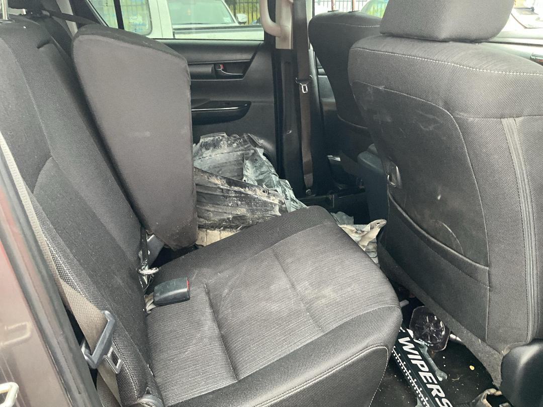 Photo '16' of Toyota Hilux SR TD DC Photo '16' of Toyota Hilux SR TD DC