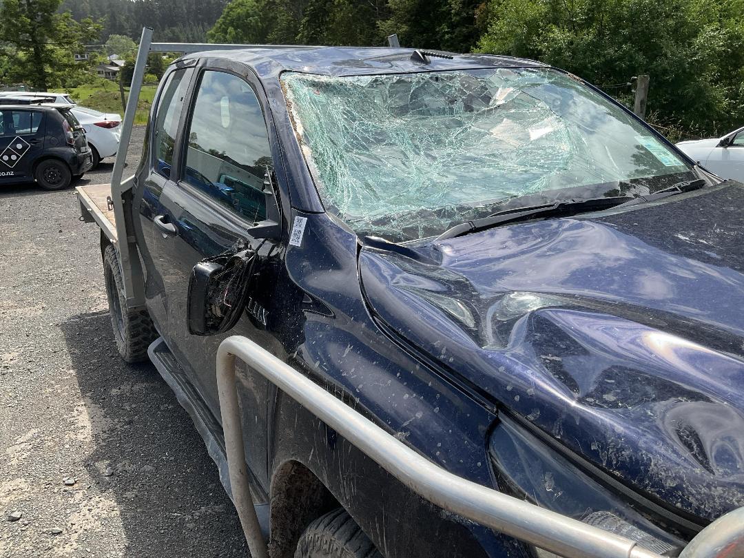 Photo '6' of Toyota Hilux SR TD EC/CC Photo '6' of Toyota Hilux SR TD EC/CC