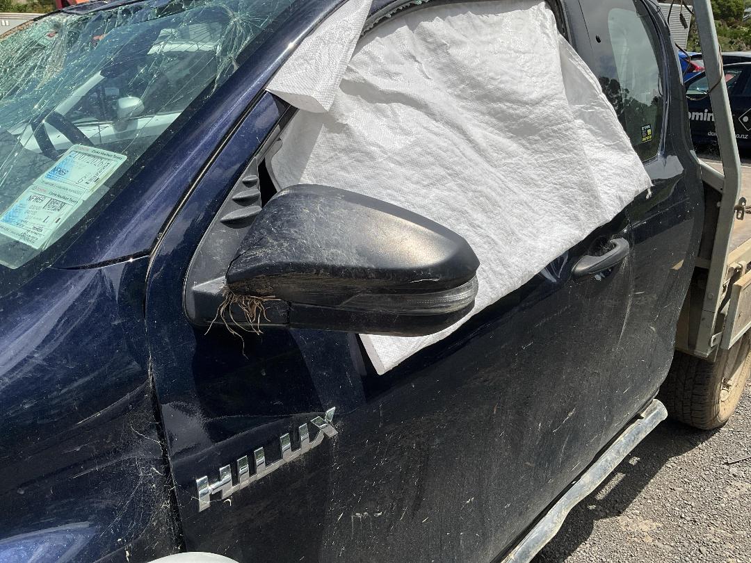 Photo '10' of Toyota Hilux SR TD EC/CC Photo '10' of Toyota Hilux SR TD EC/CC