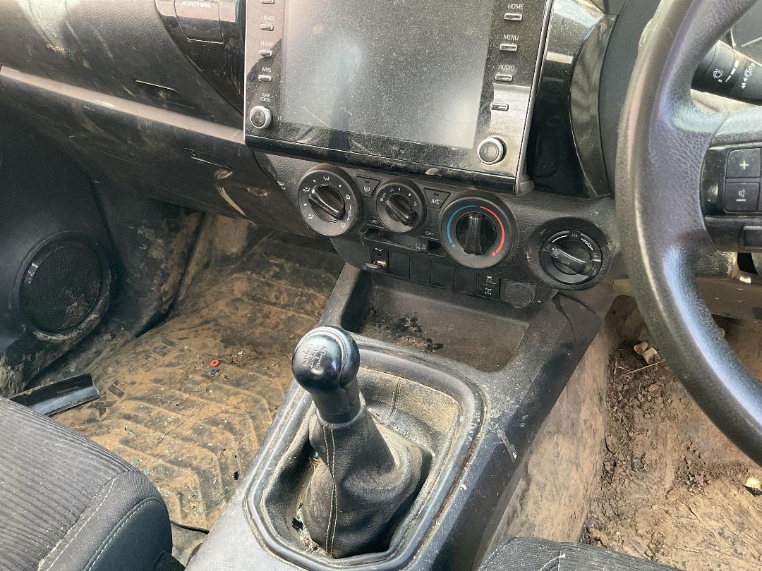 Photo '14' of Toyota Hilux SR TD EC/CC Photo '14' of Toyota Hilux SR TD EC/CC