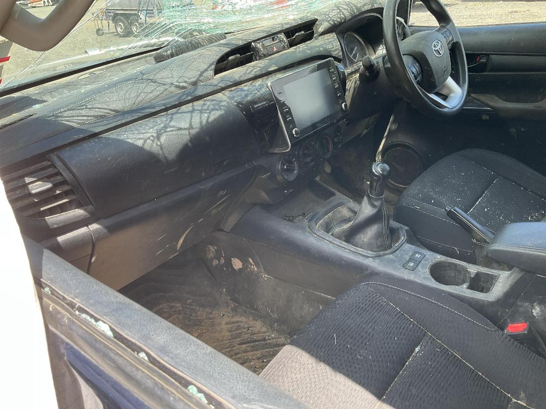 Photo '18' of Toyota Hilux SR TD EC/CC Photo '18' of Toyota Hilux SR TD EC/CC