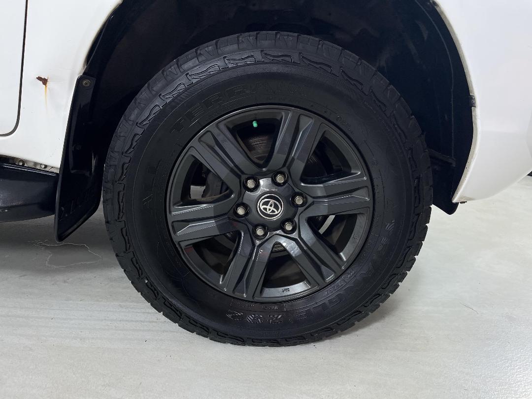 Photo '9' of Toyota Hilux