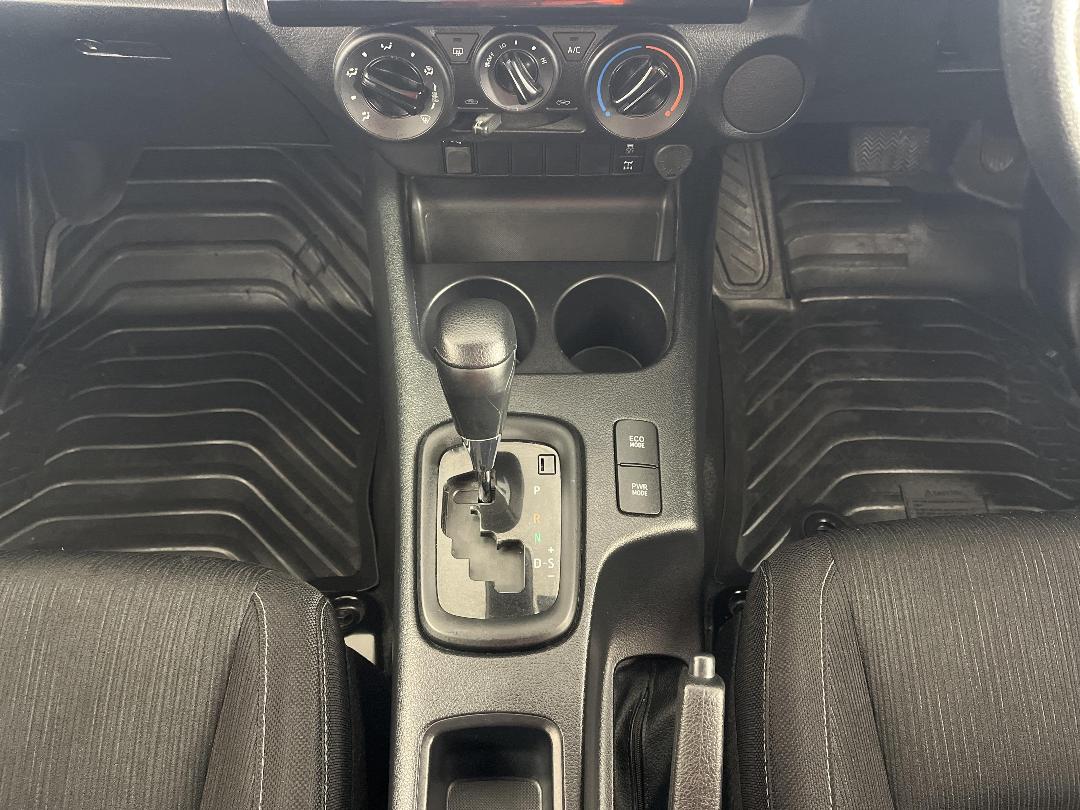 Photo '18' of Toyota Hilux