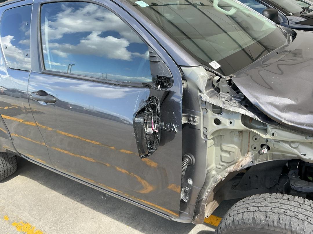 Photo '3' of Toyota Hilux SR TD EC Photo '3' of Toyota Hilux SR TD EC