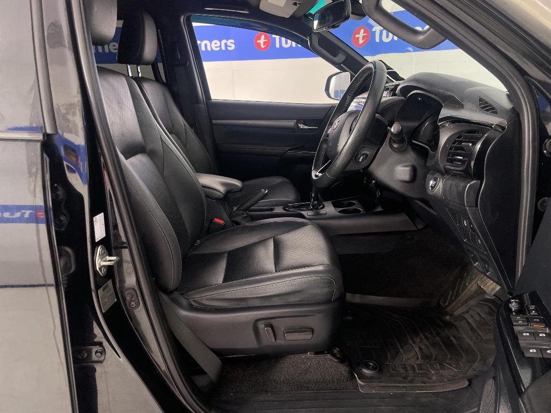 Photo '16' of Toyota Hilux