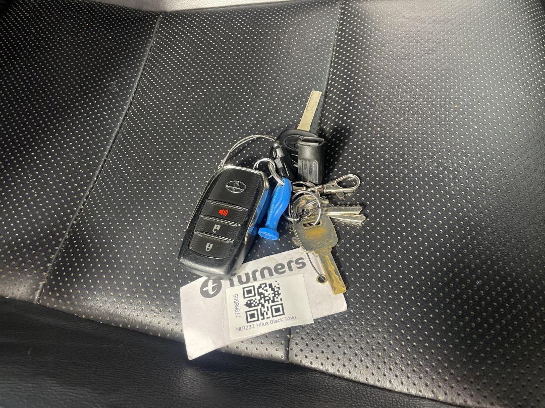 Photo '22' of Toyota Hilux