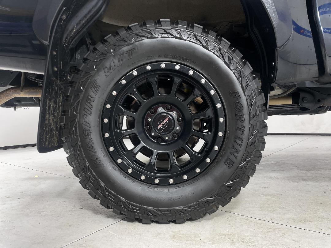 Photo '12' of Toyota Hilux