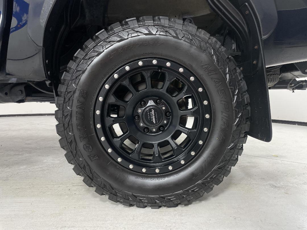 Photo '11' of Toyota Hilux