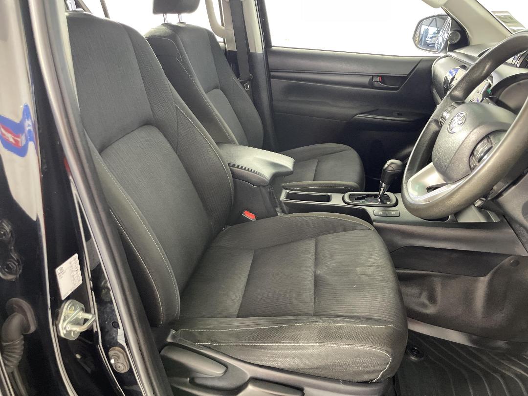 Photo '16' of Toyota Hilux