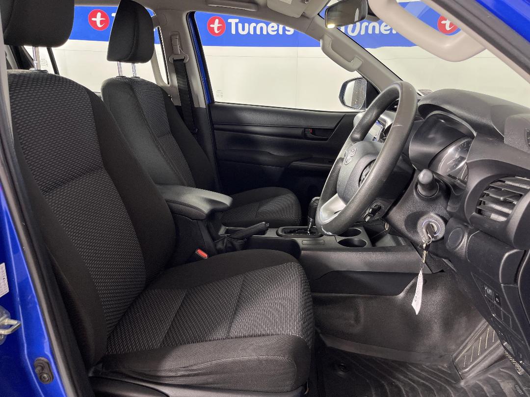 Photo '16' of Toyota Hilux