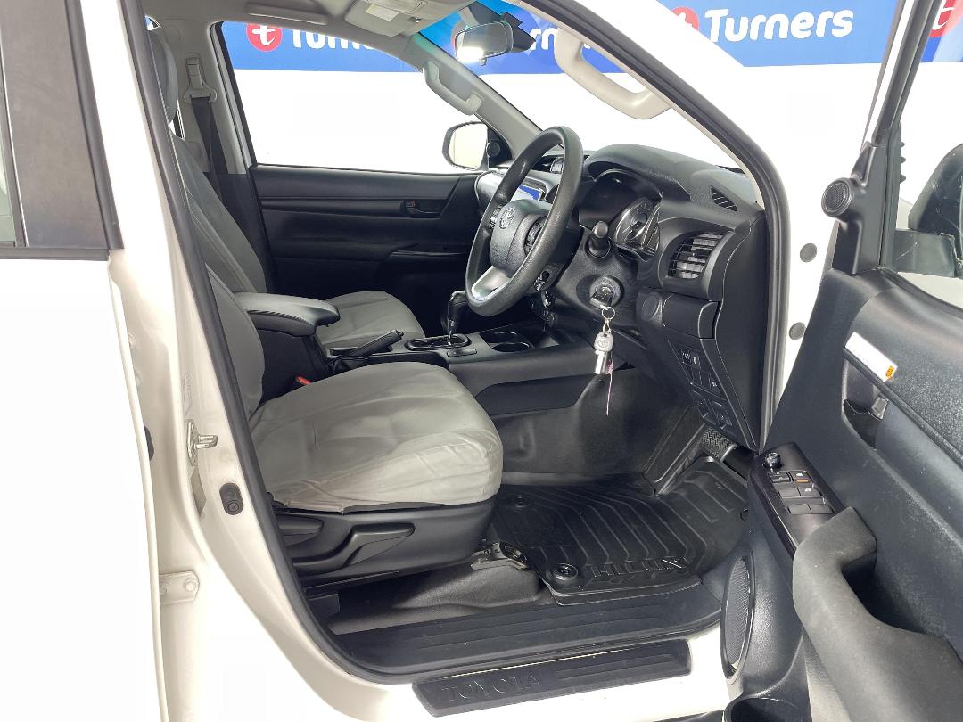 Photo '16' of Toyota Hilux