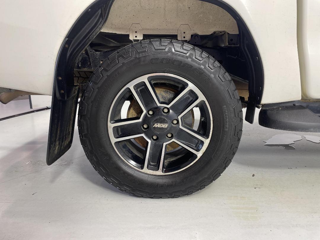 Photo '12' of Toyota Hilux