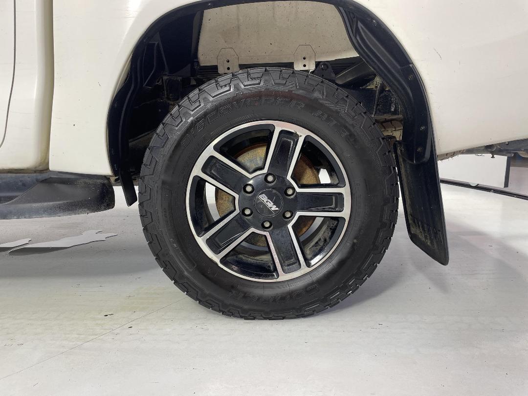 Photo '11' of Toyota Hilux