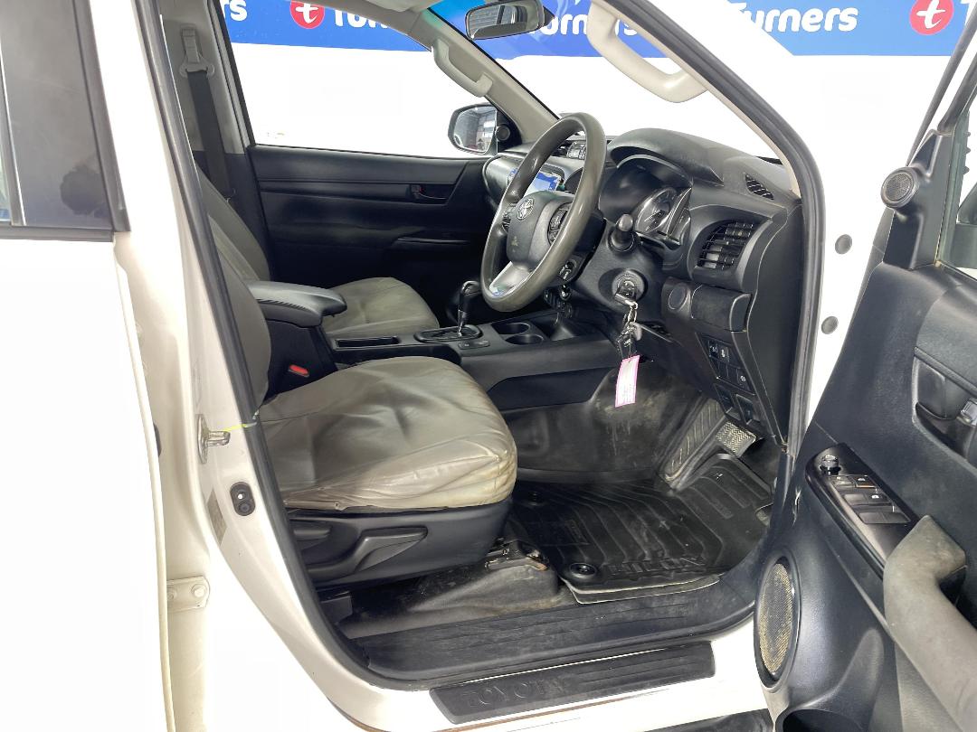 Photo '16' of Toyota Hilux