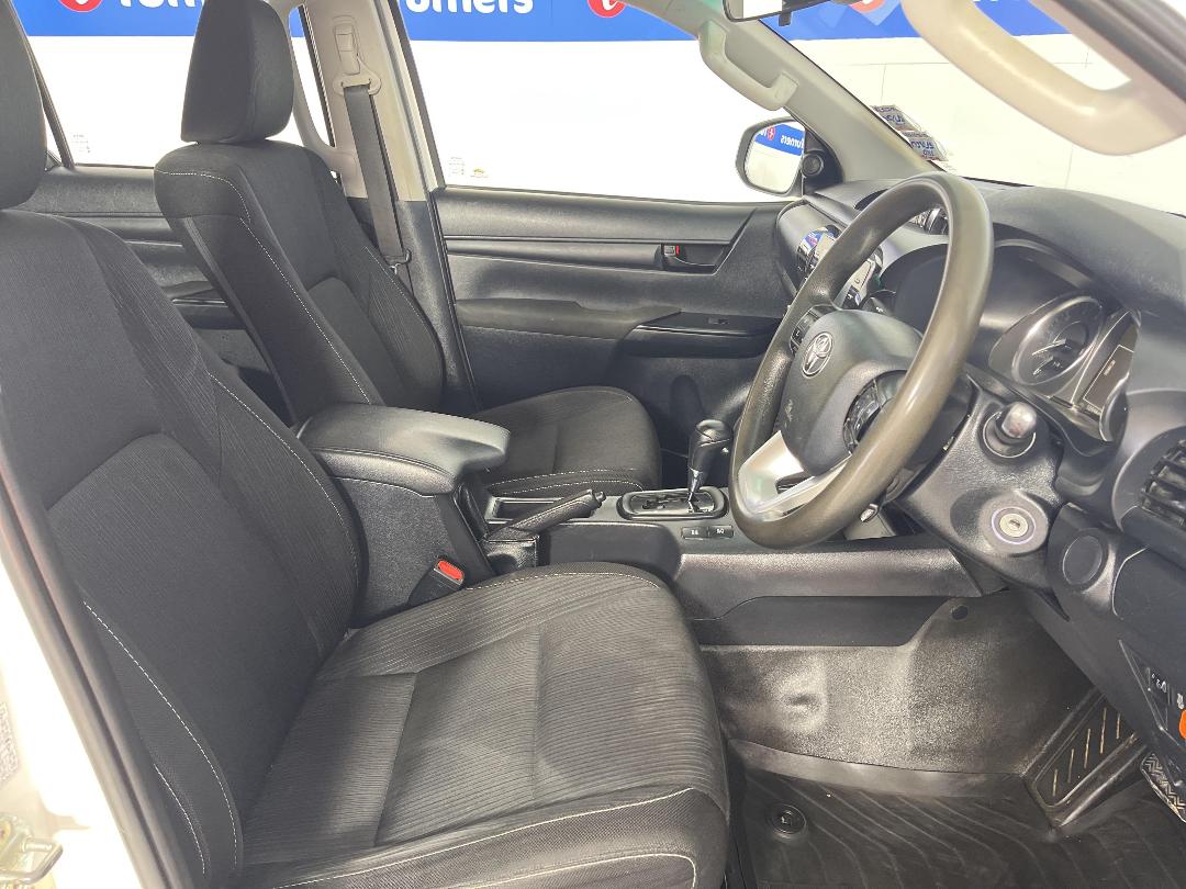 Photo '16' of Toyota Hilux