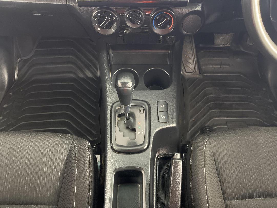 Photo '18' of Toyota Hilux