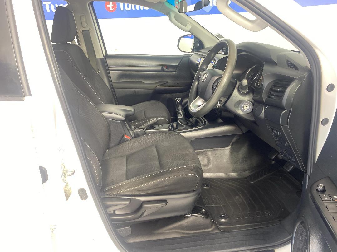 Photo '16' of Toyota Hilux