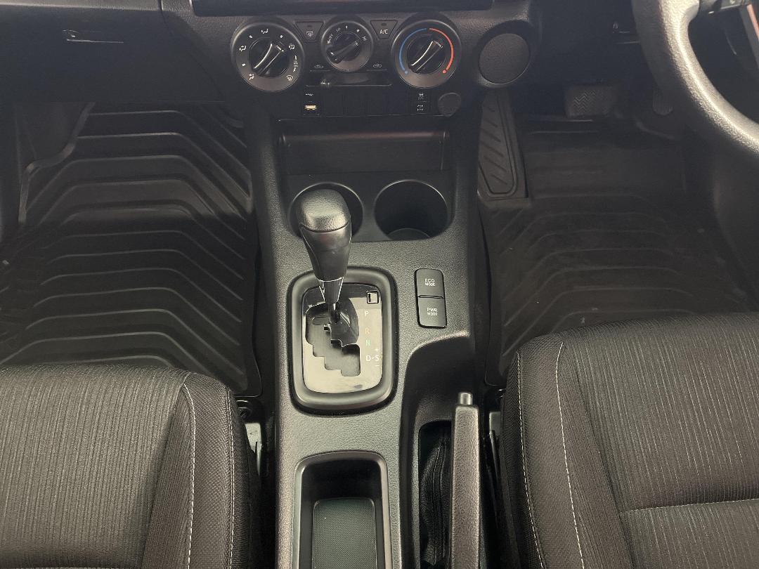 Photo '18' of Toyota Hilux