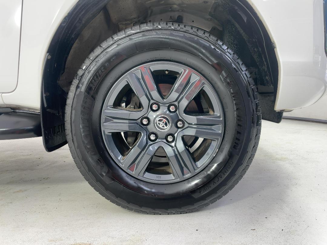 Photo '9' of Toyota Hilux