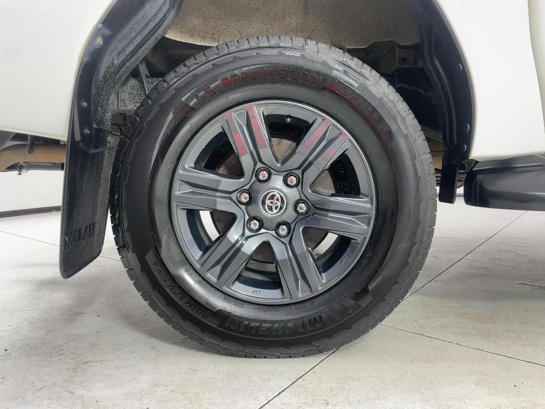 Photo '12' of Toyota Hilux