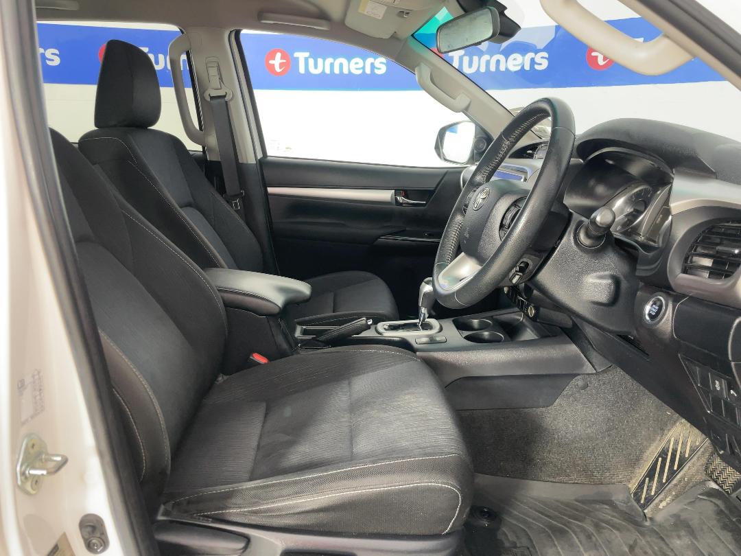 Photo '16' of Toyota Hilux