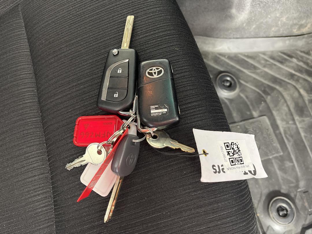 Photo '22' of Toyota Hilux